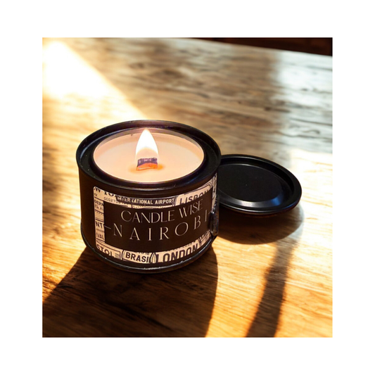 A Candle Wise jar showing a perfect melt pool that reaches the edges to prevent tunnelling.