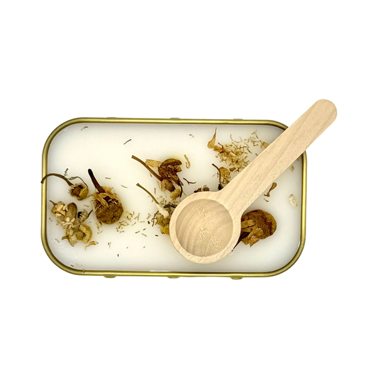 Overhead view of Candle Wise Benenden scoopable wax melt showing chamomile botanical toppings and wooden spoon